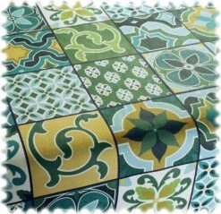 Naturfaser Baumwoll Möbelstoff Lissabon Grün Im Azulejos Design -Modegeschäft Für Inneneinrichtung Heiro Moebelstoffe Lissabon Azulejos Gruen 2