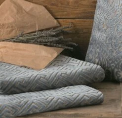 Velours De Gênes Möbelstoff Romanov Eisblau -Modegeschäft Für Inneneinrichtung Heiro Moebelstoffepolstereibedarf online Velours de G nes Genua Samt Romanov Iceblue 3